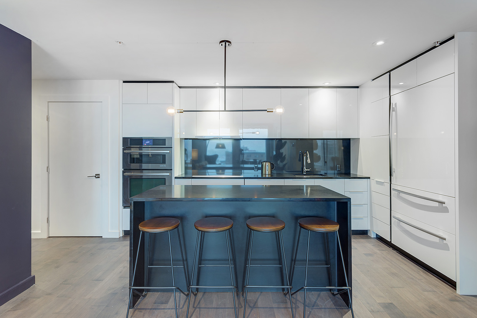 Le 1103 — Open living space